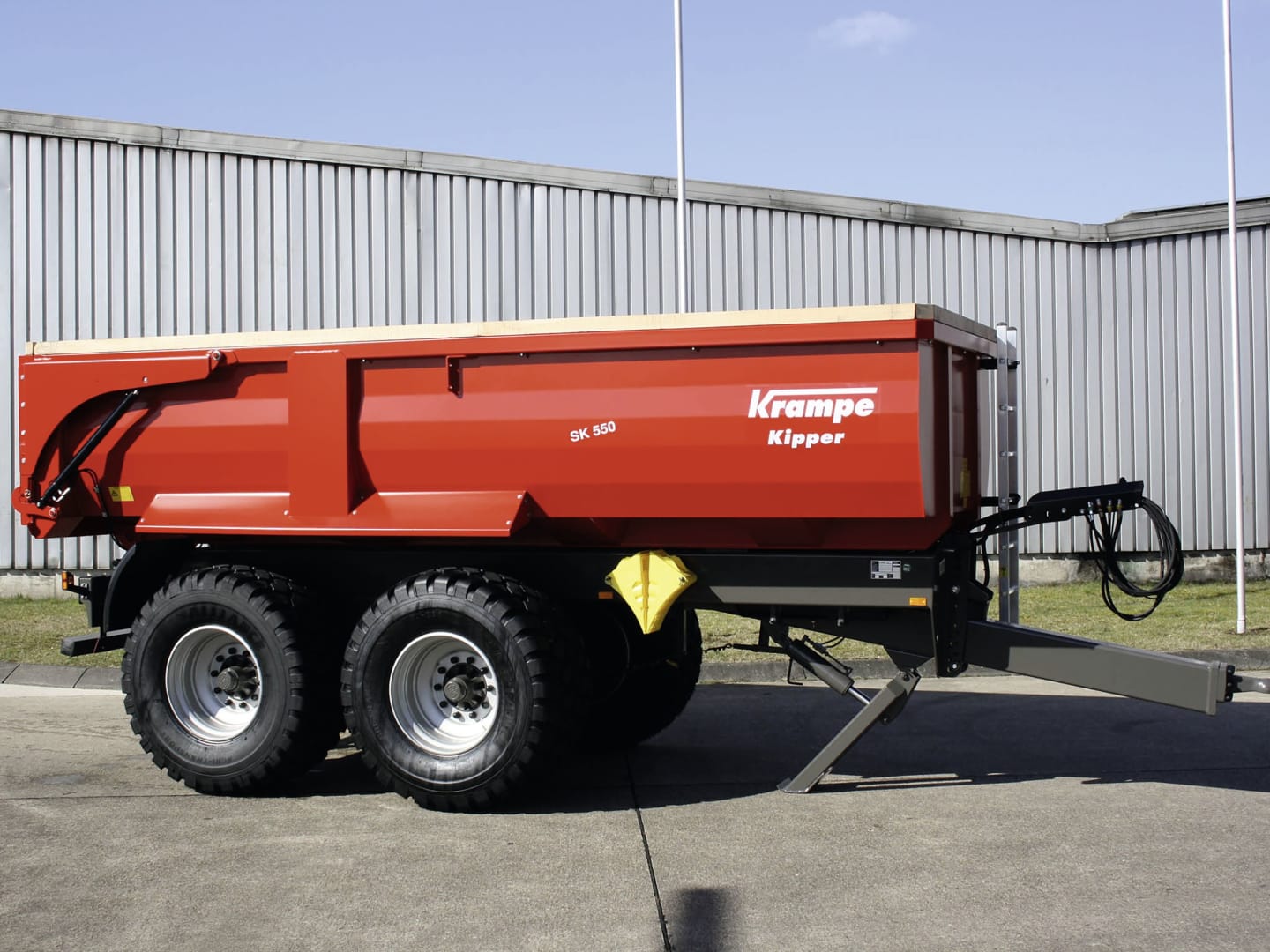 Krampe Wannenkipper "Erdbaumulde SK 550" Nutzlast 22 t, Transportvolumen 12,3 m³ Wassermaß; 15,7 m³ SAE 221