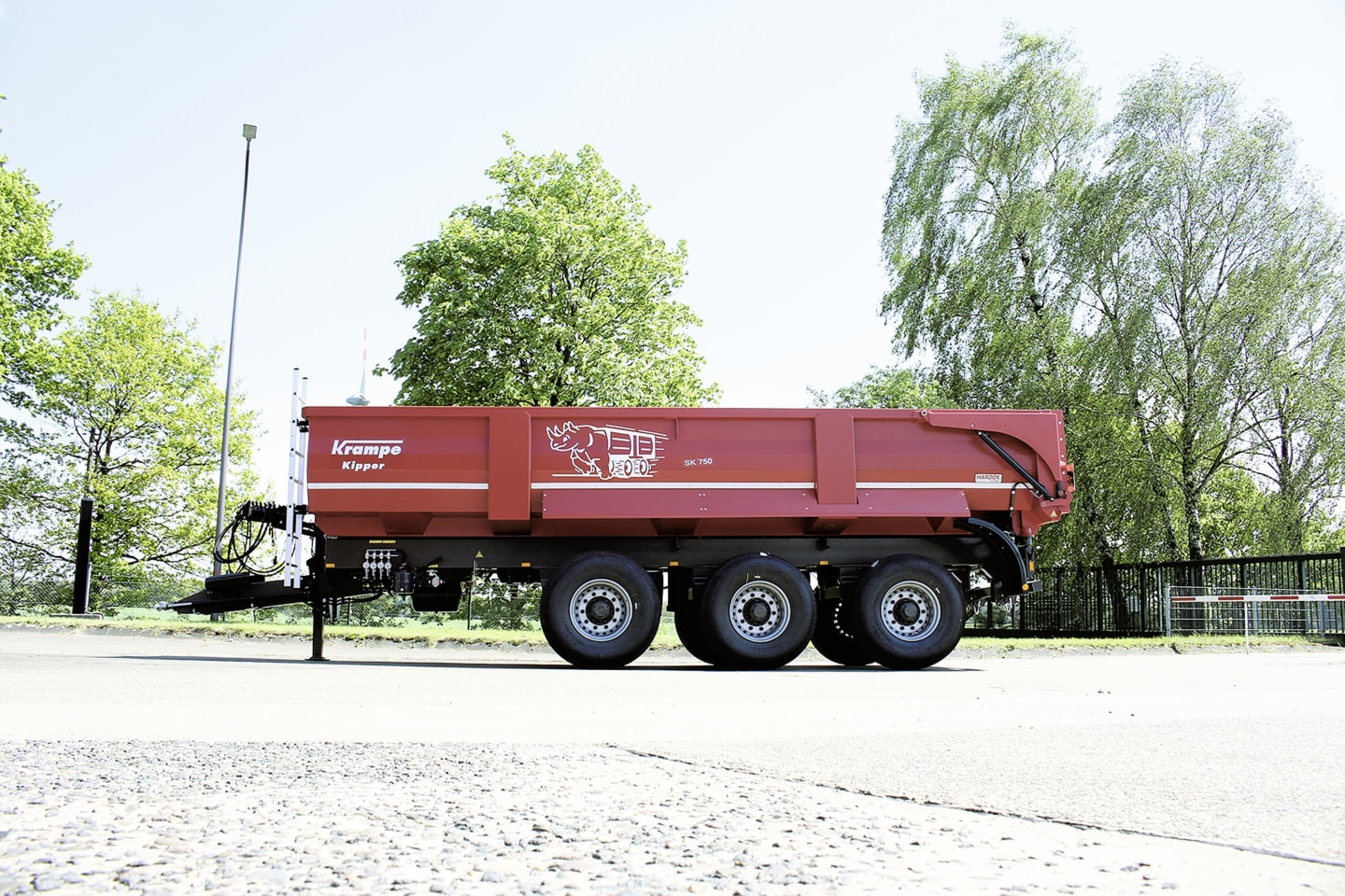 Krampe Wannenkipper "Erdbaumulde SK 750" Nutzlast 30 t, Transportvolumen 16,6 m³ Wassermaß; 21,5 m³ SAE 221