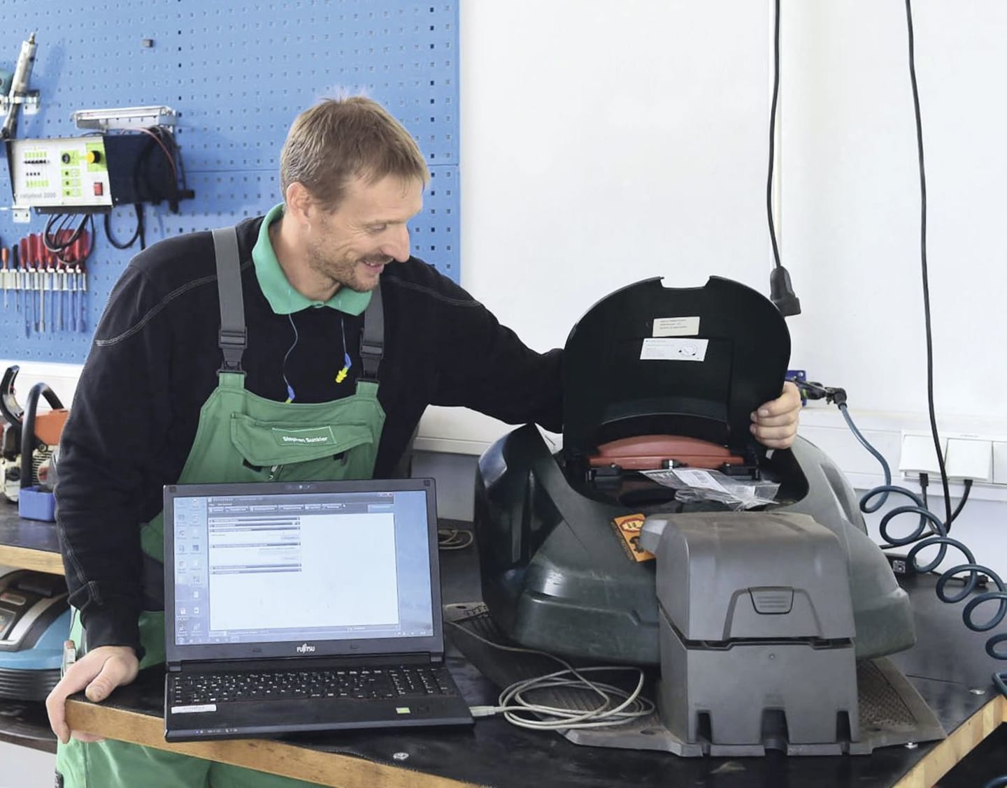 BayWa Mähroboter-Service "Inspektion" für Husqvarna® Automower, mit Einsende-Karton