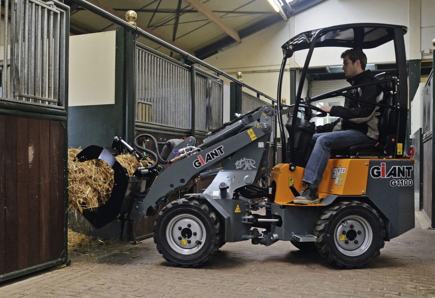 GIANT® Radlader "Giant G1100" Hubhöhe 2.170 mm, Hubkraft 1.100 kg