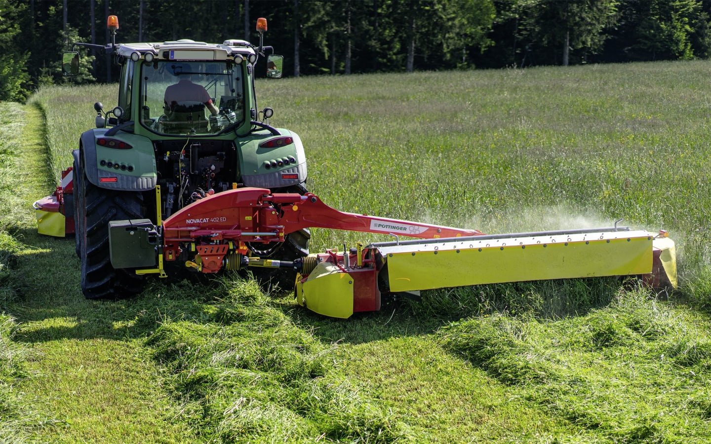 Pöttinger Scheibenmähwerk "NovaCat" Dreipunktanbau, Heck, Mittenaufhängung, vertikale Transportposition