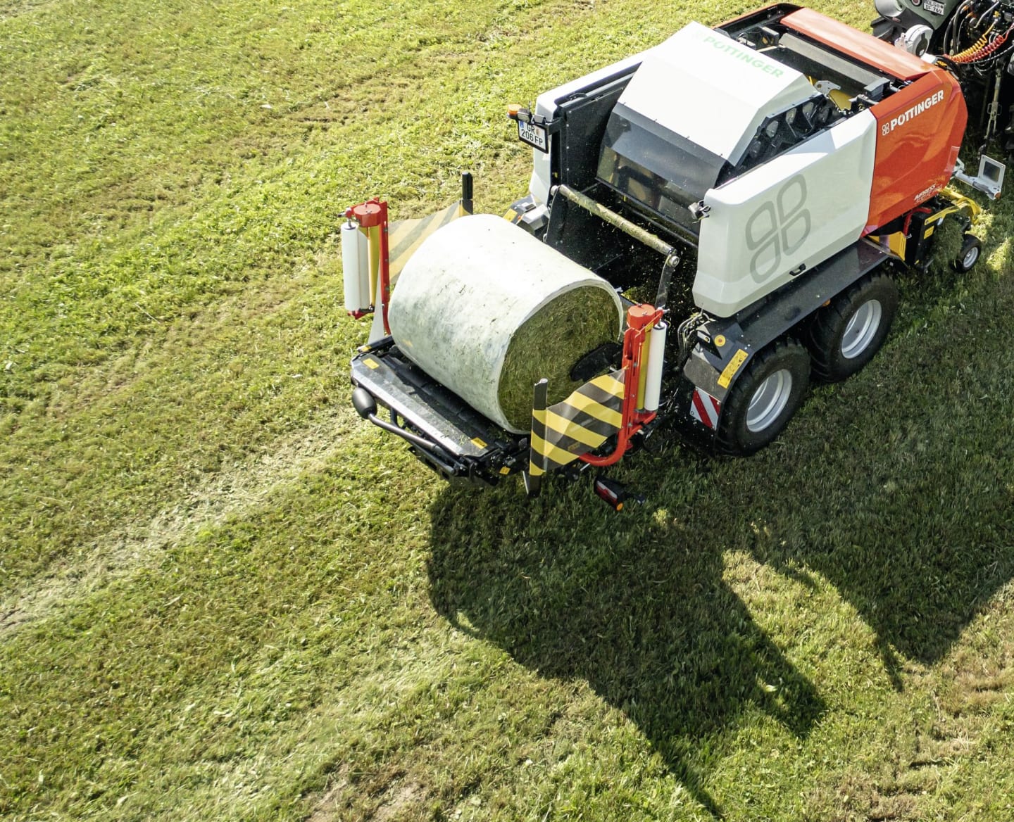 Pöttinger Rundballenpresse "Impress 3130 FC Pro" Ø Ballen 1,30 m mit Wickler