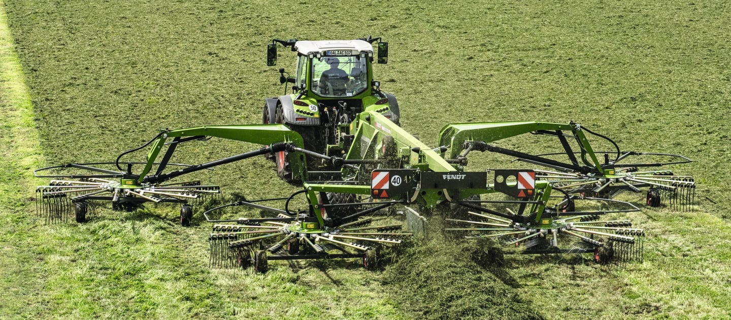 Fendt Schwader "Former" 4 Kreisel, Schwad mittig, mit Transportfahrwerk