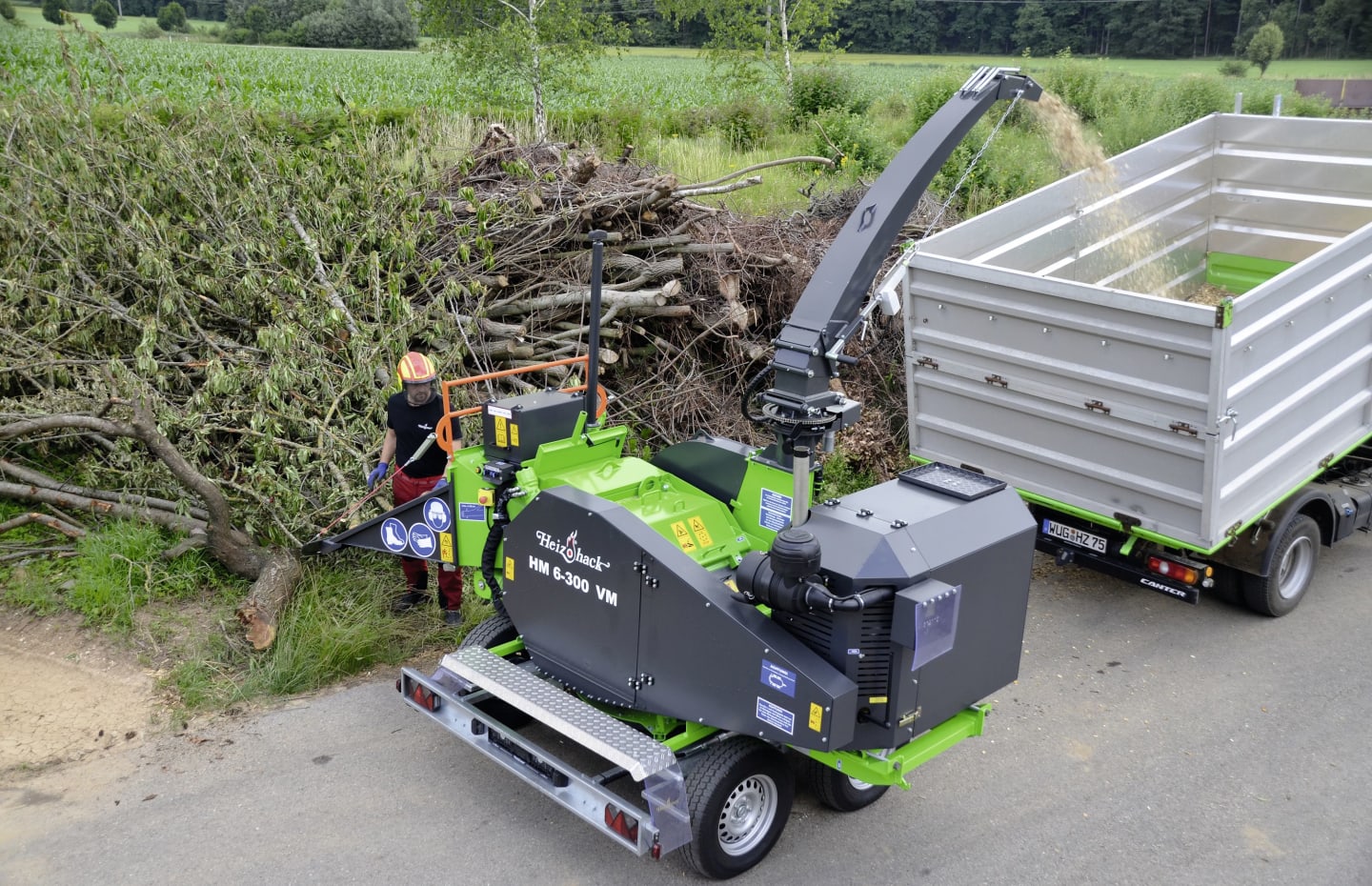 Heizohack® Häcksler "HM 6-300 VM" handbeschickt, mit Fahrwerk CAT®-Motor 55 kW (75 PS)