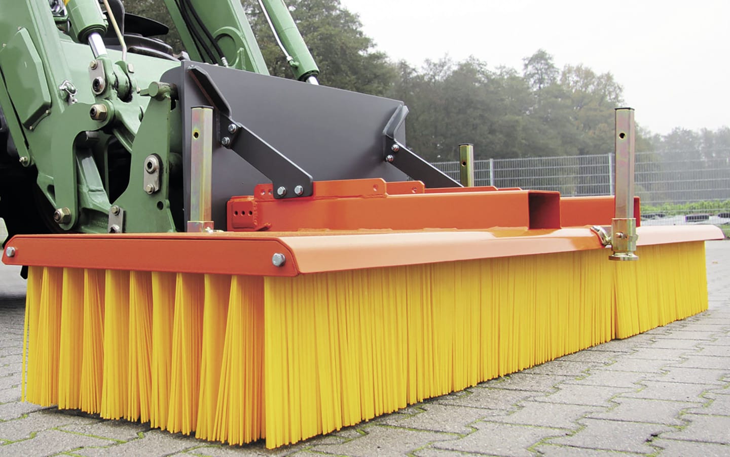 bema® Kehrbesen "bema 11 Multi-Clean" Arbeitsbreite 2.000 mm Gabelzinkenanbau