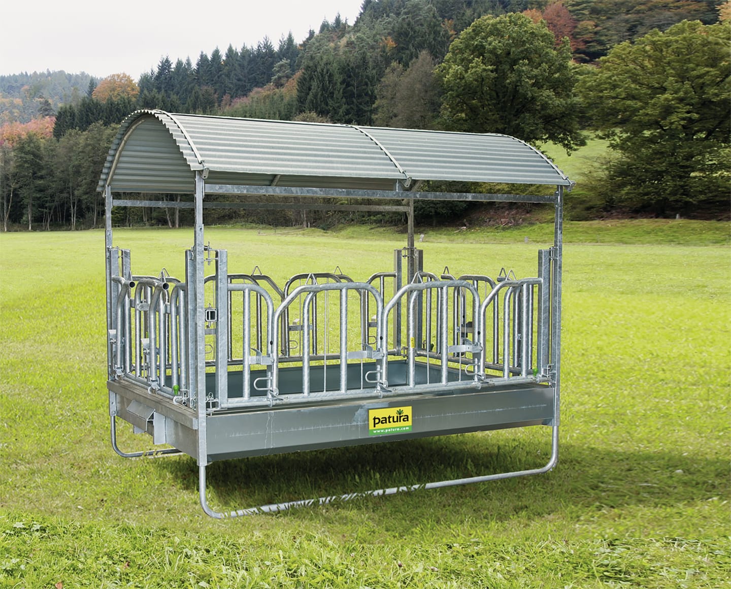 Patura Heuraufe 2,85 x 2,05 m, 10 Fressplätze, Schwedenfressgitter, für großrahmige Rinder, 2 Rundballen/1 Großpacken, 303571