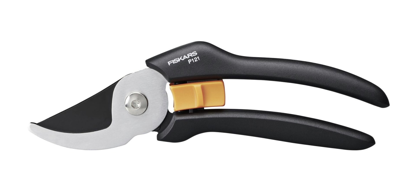 Fiskars Solid™ Bypass-Gartenschere P121