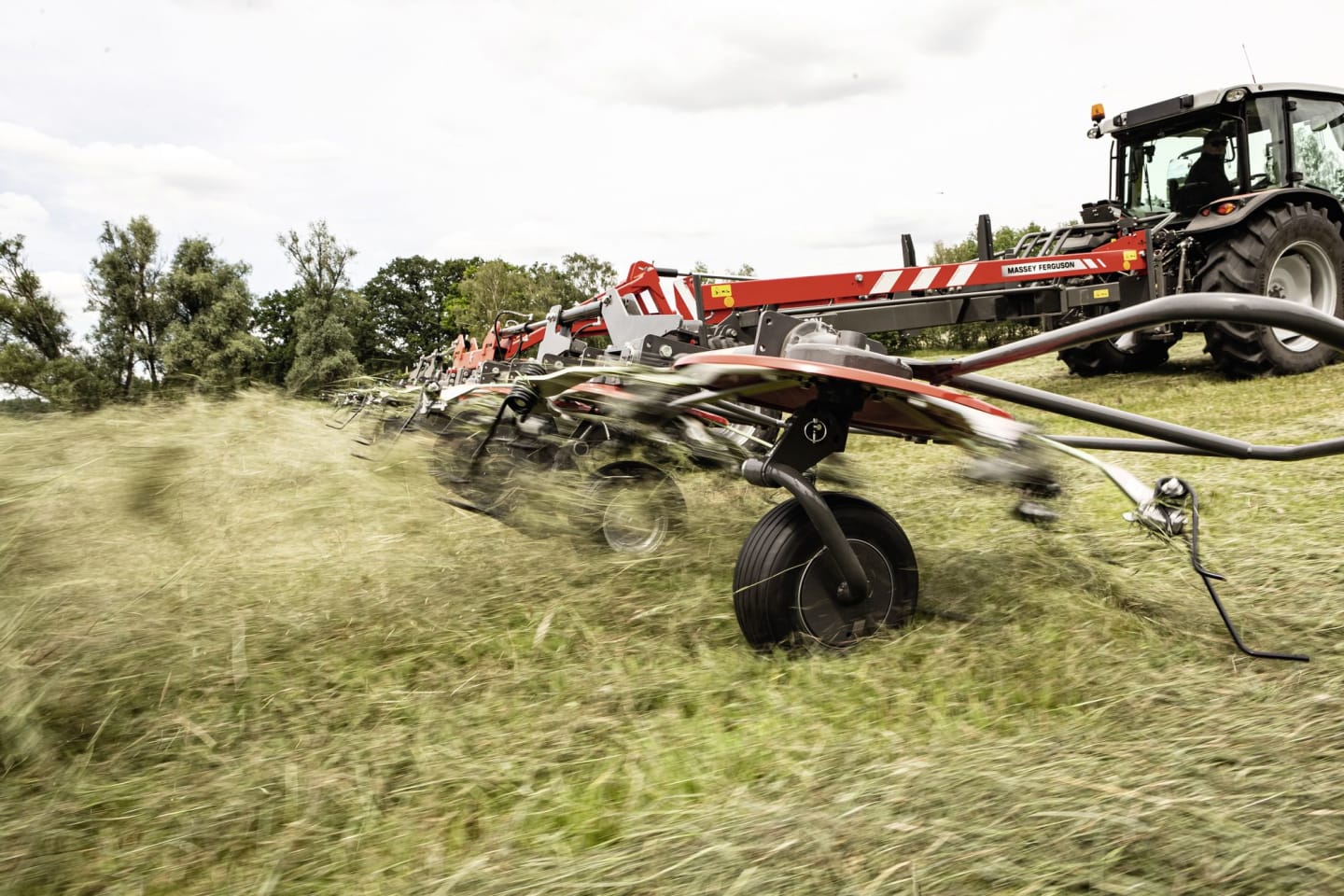 Massey Ferguson Heuwender "MF TD 1310 TRC" 12,70 m Unterlenker Heck Transportfahrwerk