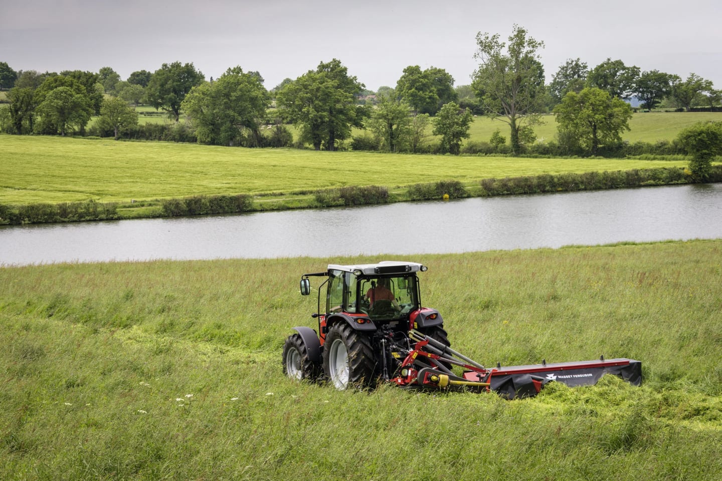 Massey Ferguson Scheibenmähwerk "MF DM 255 P" 2,55 m, Dreipunktanbau Heck Seitenaufhängung