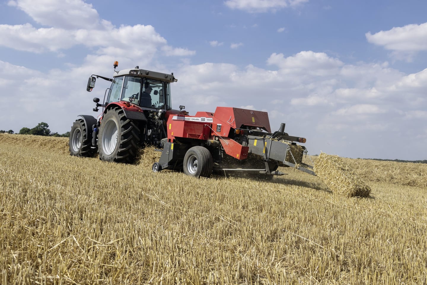 Massey Ferguson Quaderballenpresse "MF 1842 S" Ballen 1,32 x 0,46 x 0,36 m