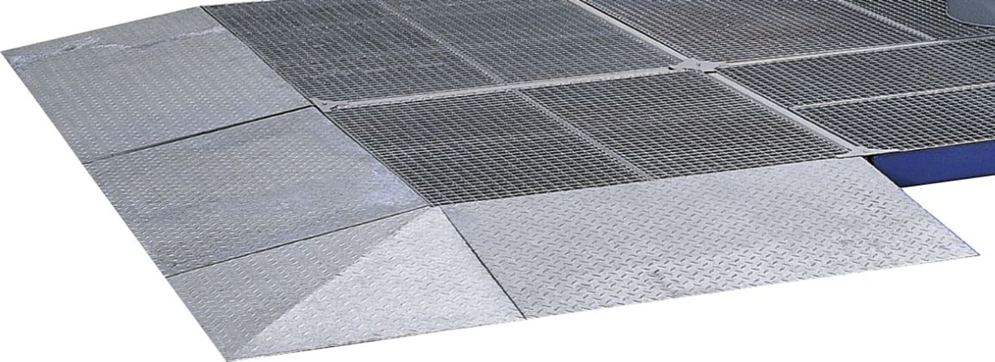 Cemo Auffahrrampe für Flächenschutzsysteme aus Stahl