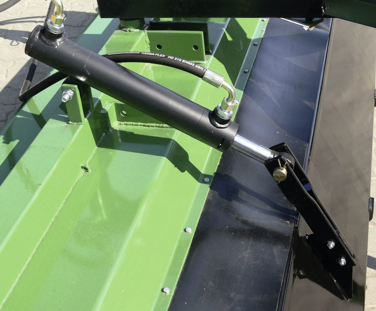 Düvelsdorf Umbausatz hydraulische Betätigung Sammelwanne für Kehrmaschine Stratos, 4550100