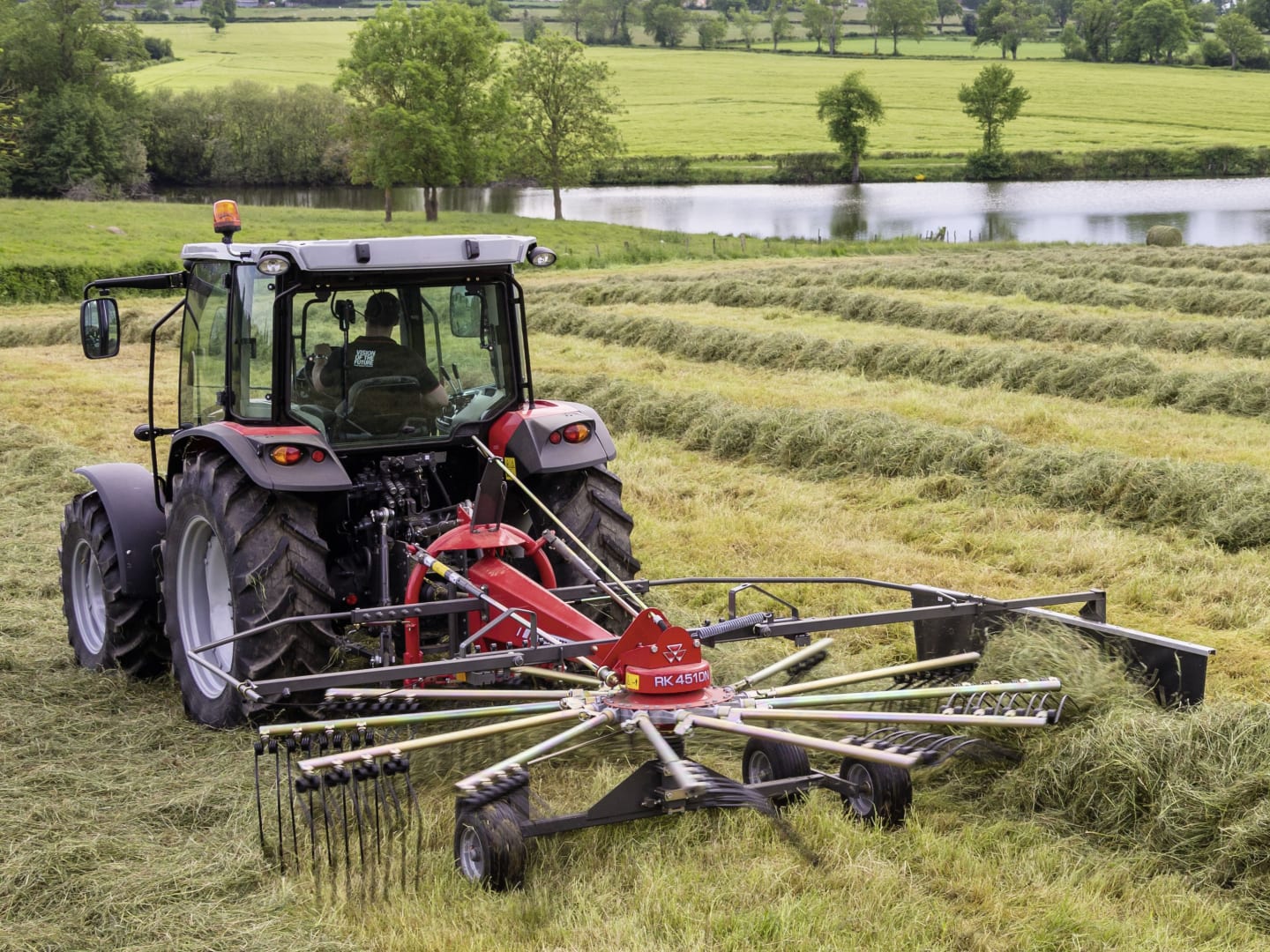 Massey Ferguson Schwader "MF RK 451 DN" 4,50 m, 1 Kreisel, Schwad rechts