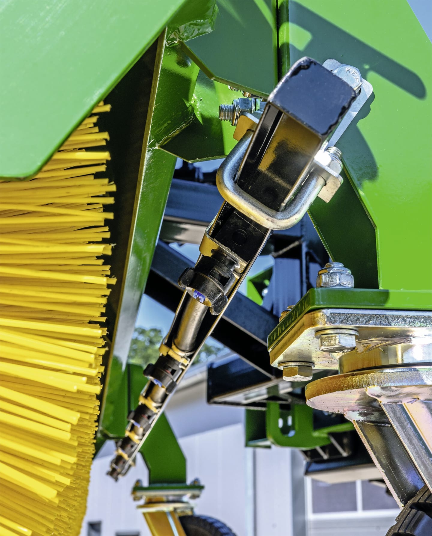 Düvelsdorf Sprüheinrichtung für Kehrmaschine Stratos Profi mit D-Lock; Dreipunktanbau