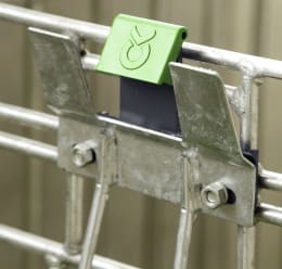 Produktbild: KERBL Auswurfsicherung Bucket Guard für Aufhängeblech Kälbertränkeeimer, nachrüstbar, 3 St.