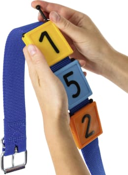 Produktbild: KERBL Halsbandnummern Duo in verschiedenen Farben, 2-teilig, zur Befestigung an Halsband