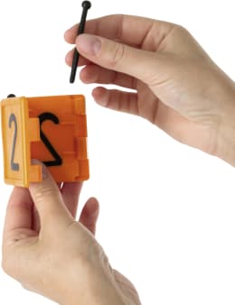 Produktbild: KERBL Halsbandnummer Duo Ziffer 2, Kunststoff orange, 2-teilig, für Halsmarkierungsbänder bis 4 cm Breite