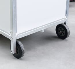 Produktbild: Patura Kälber-Auto mit weißer Kunststoffwand und Rädern, fahrbare Kälberbox