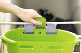 Produktbild: KERBL Auswurfsicherung Bucket Guard für Kälbertränkeeimer, mit Eimerhalter, 3 St.