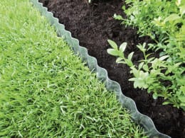 Lifestyle: bellissa Rasenkantenband Welle verzinkt 500 x 14 cm