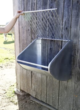 Lifestyle: KERBL Heuraufe 60 x 53 x 47 cm, Fassungsvermögen 90 l, Wandmontage, für Pferde
