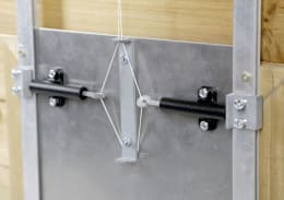 Lifestyle: KERBL Automatik-Verriegelung für automatische Hühnerklappe