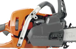 Produktbild: Husqvarna Benzin-Kettensäge 545 Mark II mit orange-grauem Gehäuse und Sägekette