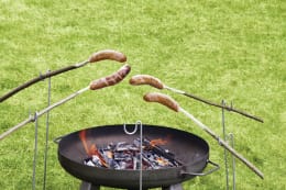 Lifestyle: bellissa Grillspießhalter