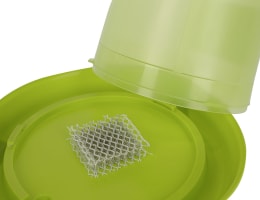 Produktbild: silvertex® Anti-Keim-Matte Good Water in grüner Geflügeltränke
