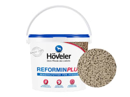 Produktbild: Höveler Reformin Plus pelletiertes Mineralfutter für Pferde im Eimer mit Produktansicht