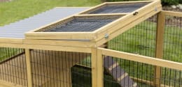 Lifestyle: KERBL Freilaufgehege 220 x 115 x 75 cm rechteckig, mit Ausbruchsperre, für Kaninchen und Meerschweinchen