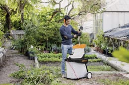 Lifestyle: STIHL Elektro-Gartenhäcksler GHE 135 L