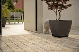 Lifestyle: casafino Pflaster Antik muschelkalk nuanciert 21 x 35 x 8 cm