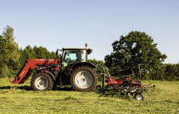 Lifestyle: Massey Ferguson Traktor MF 5711 M 86 kW (115 PS) bei 2.000 min⁻¹