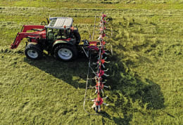 Lifestyle: Massey Ferguson Traktor MF 5711 M 86 kW (115 PS) bei 2.000 min⁻¹
