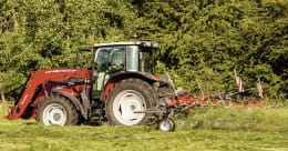 Lifestyle: Massey Ferguson Traktor MF 5709 M 71 kW (95 PS) bei 2.000 min⁻¹