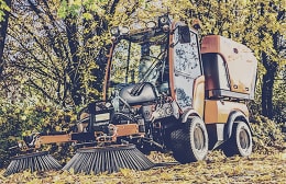Lifestyle: kugelmann Kehrmaschine E Arbeitsbreite 1.450 – 1.900 mm