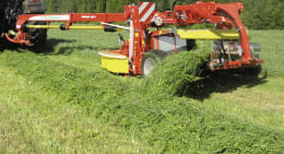 Lifestyle: Pöttinger Scheibenmähwerk NovaCat T Unterlenker mit Rohrbügel, Heck