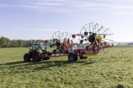 Lifestyle: Pöttinger Schwader Top C 4 Kreisel, Schwad mittig, hydraulisch verstellbare Arbeitsbreite, Zugdeichsel