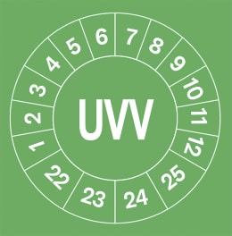 Detailbild: UVV-Prüfplakette in Grün mit Jahreszahlen und Monatsfeldern
