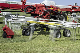 Lifestyle: Pöttinger Schwader Top C 4 Kreisel, Schwad mittig, hydraulisch verstellbare Arbeitsbreite, Zugdeichsel