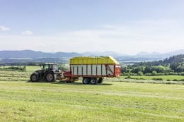 Lifestyle: Pöttinger Ladewagen Primo mit Förderschwingen