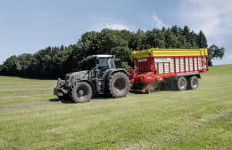 Lifestyle: Pöttinger Ladewagen Torro 7010 L Combiline Ladevolumen 40 m³ mit Mehrzweck-Rotor