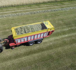 Lifestyle: Pöttinger Ladewagen Torro 7010 D Combiline Ladevolumen 38,5 m³ mit Mehrzweck-Rotor, 2 Dosierwalzen