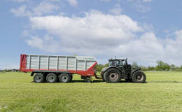 Lifestyle: Pöttinger Ladewagen Jumbo 7540 Ladevolumen 54 m³ mit Mehrzweck-Rotor