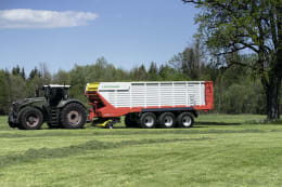 Lifestyle: Pöttinger Ladewagen Jumbo 7540 Ladevolumen 54 m³ mit Mehrzweck-Rotor