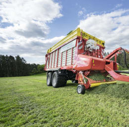Lifestyle: Pöttinger Ladewagen Faro 4010 L Ladevolumen 27 m³ mit Rotor