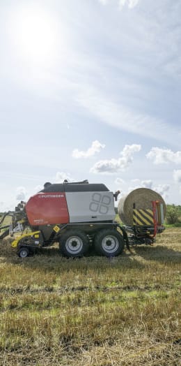 Lifestyle: Pöttinger Rundballenpresse Impress VC mit Wickler