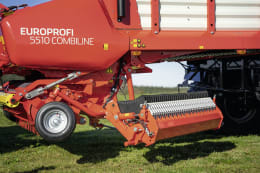 Produktbild: Pöttinger Ladewagen Europrofi Combiline in Rot mit Mehrzweck-Rotor und Dosierwalzen