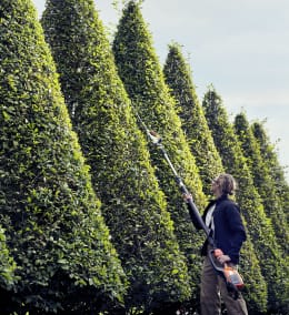 Lifestyle: Husqvarna® Akku-Heckenschere 520iHT4